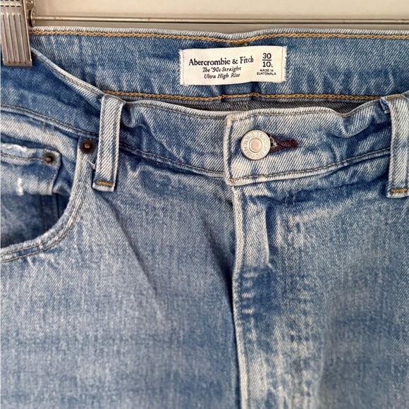 Abercrombie & Fitch 90s Ultra High Rise
Straight Jeans - 30L - Picture 2 of 6